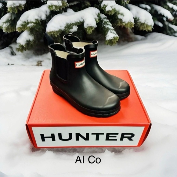 Hunter Women's Black Insulated Original Logo Chelsea Boots Waterproof Trending - Picture 6 of 10